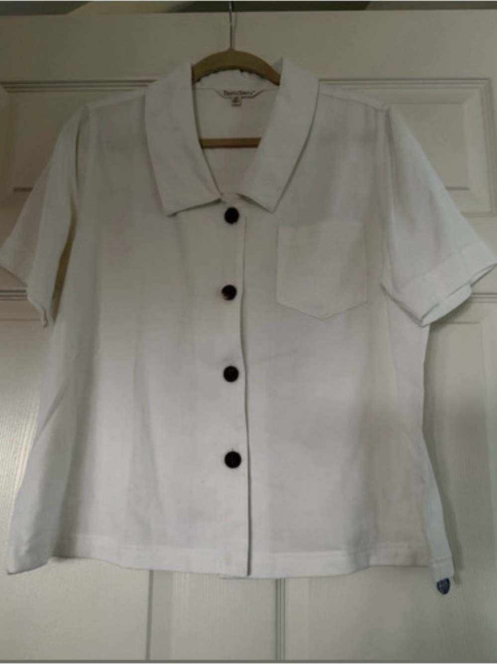 TravelSmith White Short-Sleeve Button-Down Shirt with Dark Buttons